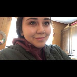 Meet your Posher, Courtney